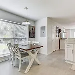 Fernandina Beach Townhome, Steps To Public Beach
