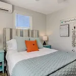 South Beach Cabana Down - Patio - Pool - Located Across Street From Beach