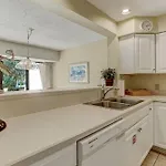 2135 Beachwood