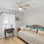 Dog And Golf Cart Friendly Near Downtown Centre St