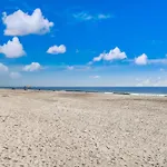 Brand New Build Dog Friendly Close To Ocean Above Garage Condo 5631