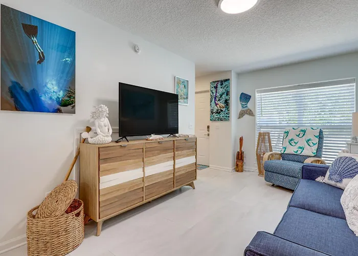 Fernandina Beach Townhome With Patio Walk To Beach!