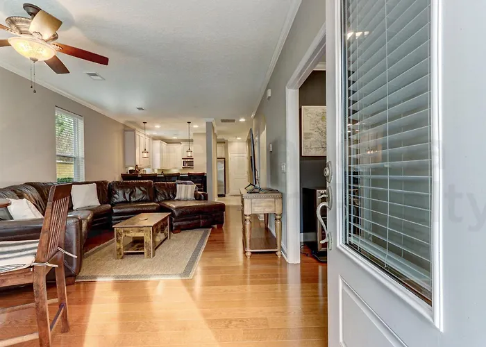 Dog Friendly - 3 Story - Spacious End Unit - Within Walking Distance To The Ocean! 2142 Cape Sound