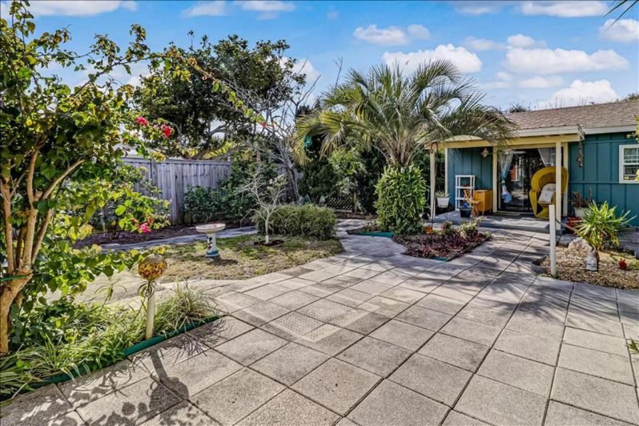 1267 S Fletcher Ave *