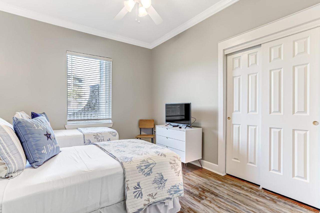 Walk To Main Beach, Restaurants-ocean View Villas 1b-sleeps 6 Apartment Fernandina Beach