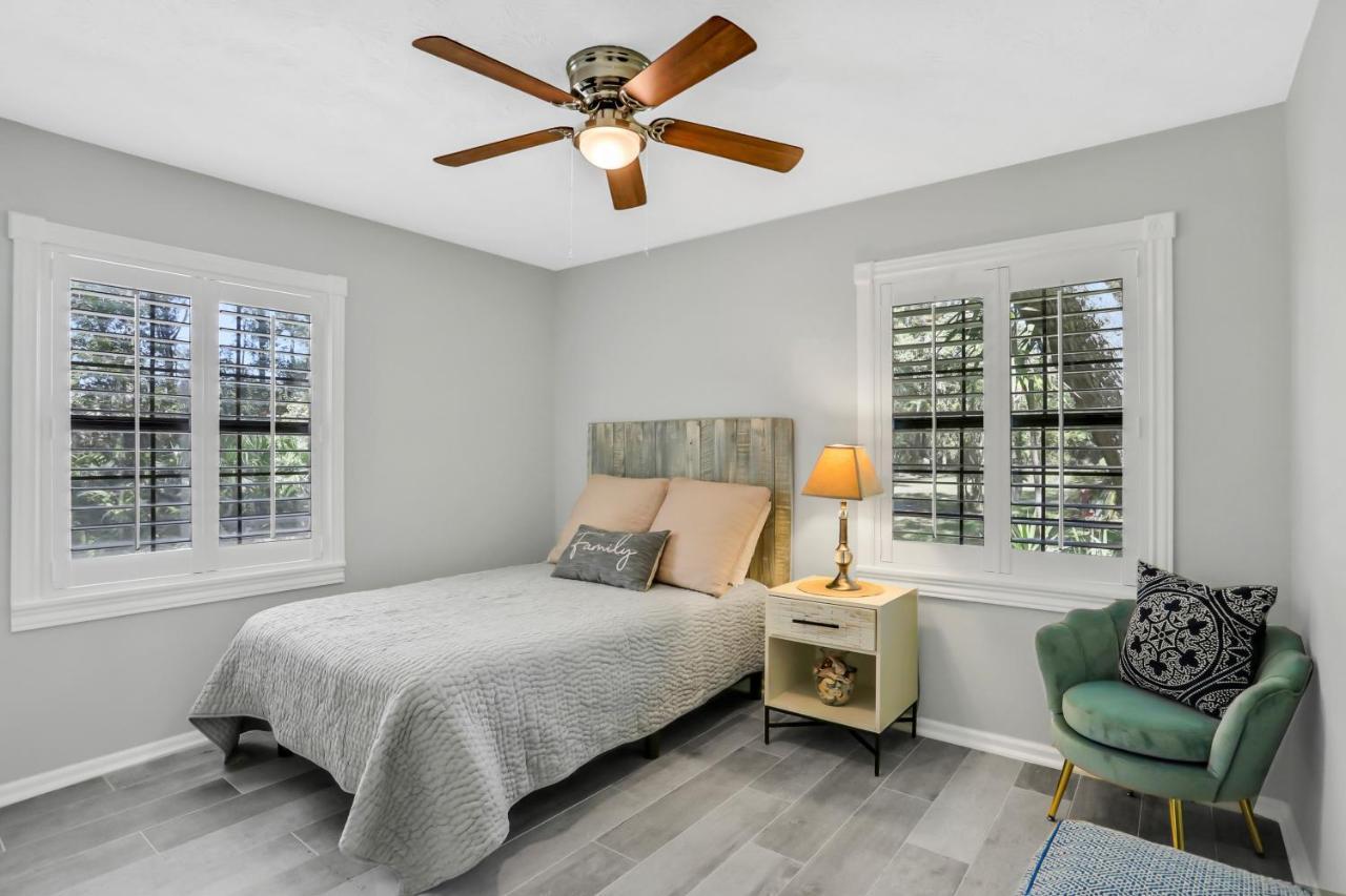 4636 Whimbrel Lane