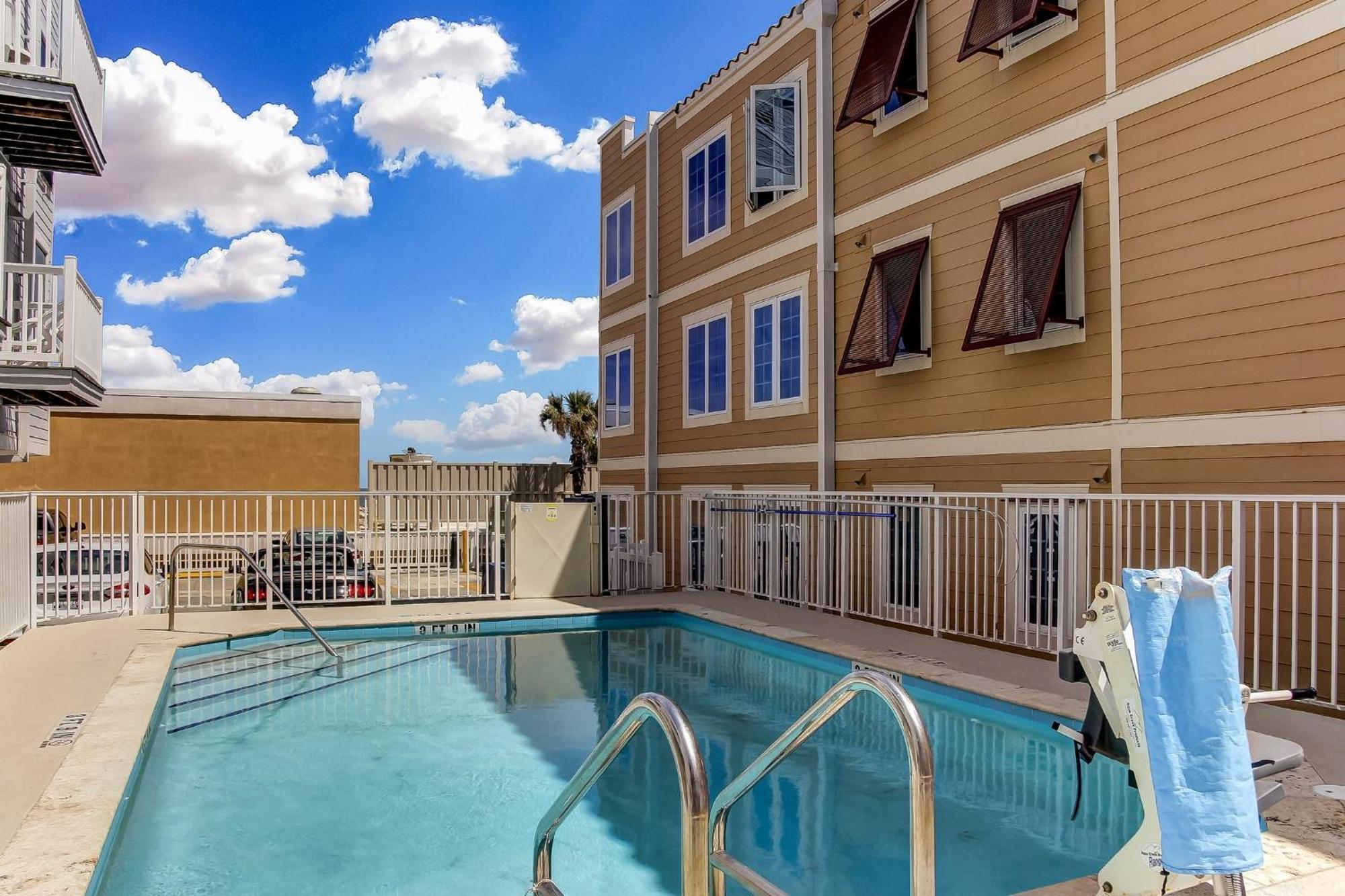 201 Terraces At Beachside *
