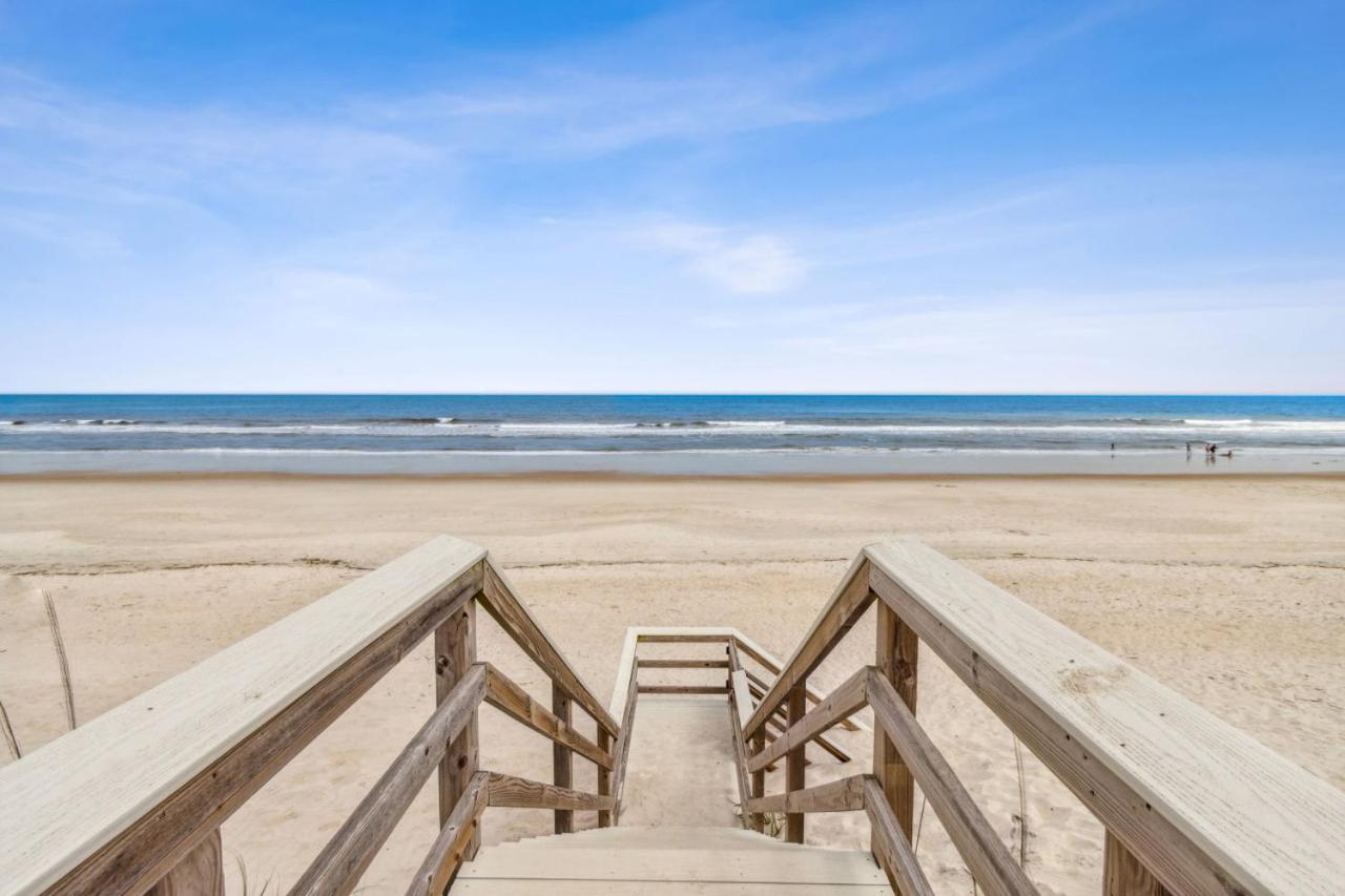 Holiday home Ocean Lookout 2 - Heated Pool, Beachfront Deck, Stunning Ocean Views *