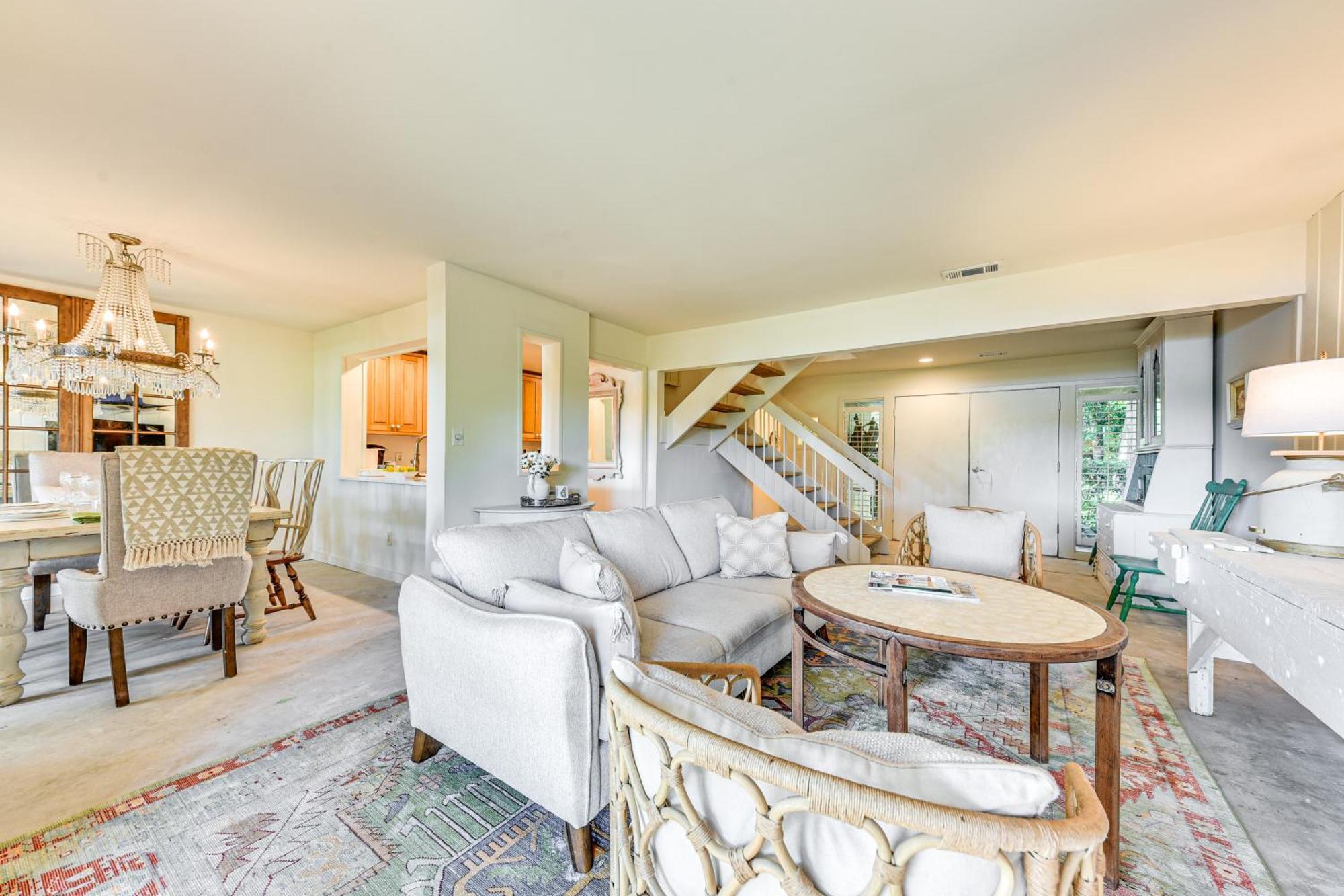 Retreat In Wood Golf And Pool Access!