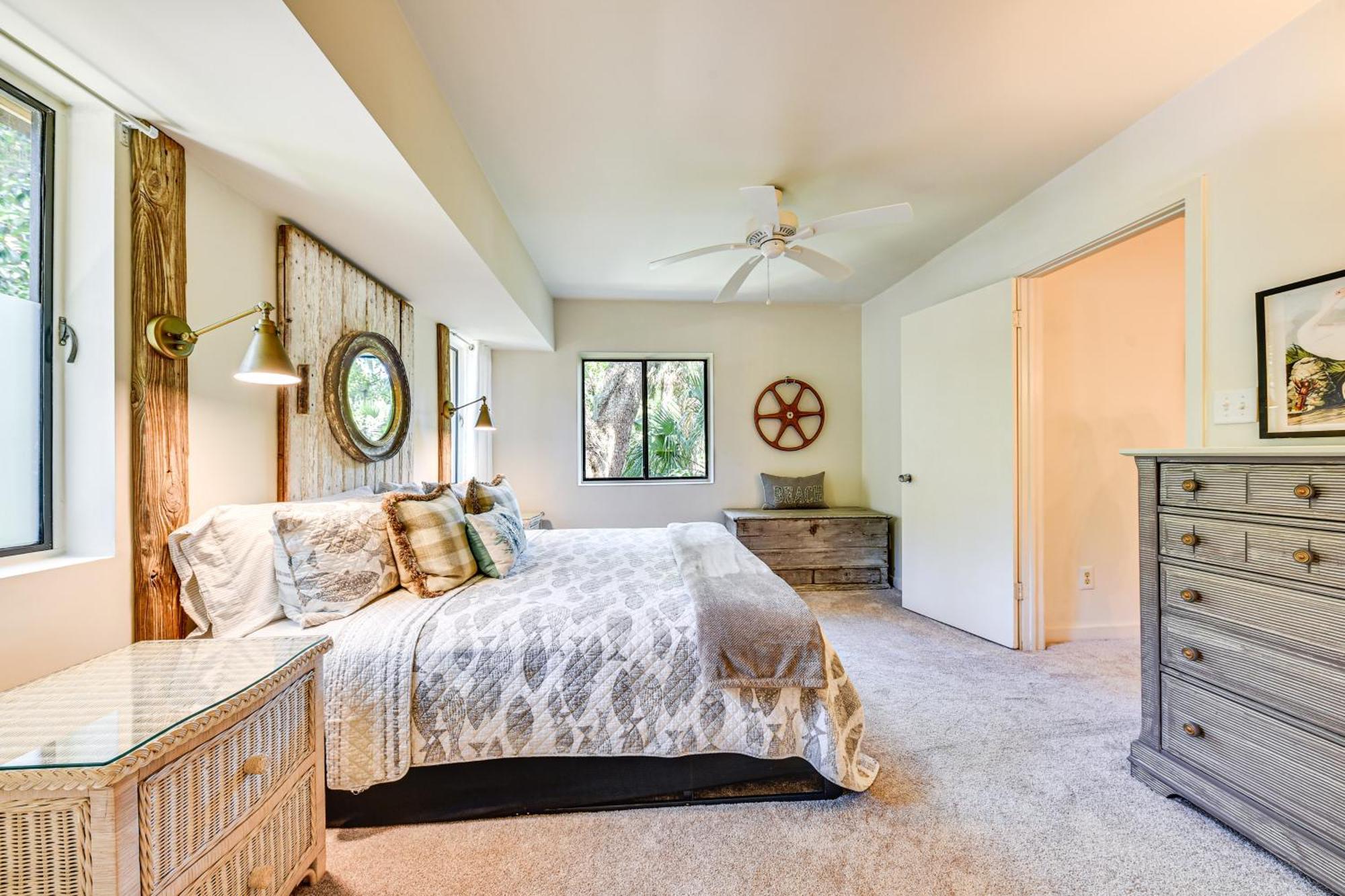 Retreat In Wood Golf And Pool Access! Holiday home Fernandina Beach