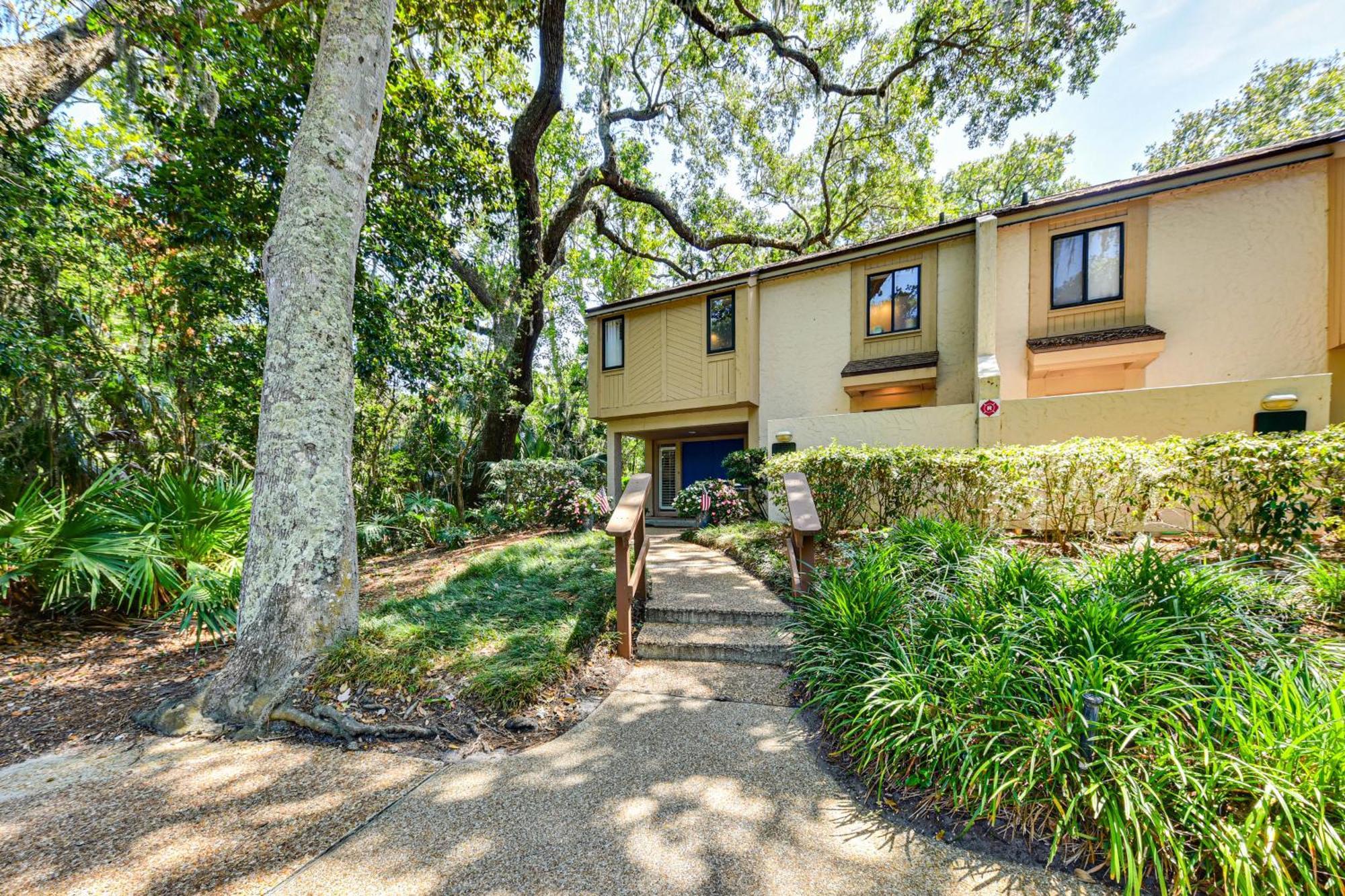 Retreat In Wood Golf And Pool Access!