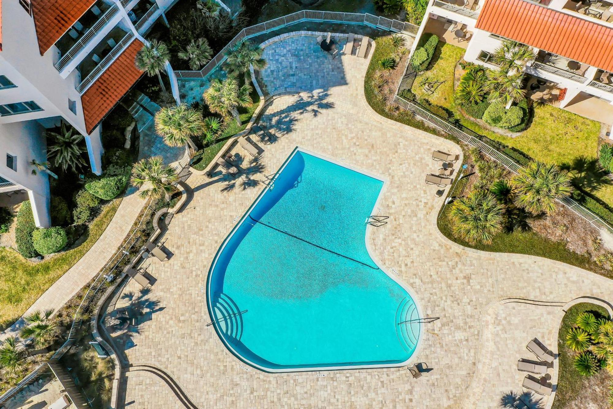 225-26 Sandcastles Apartment