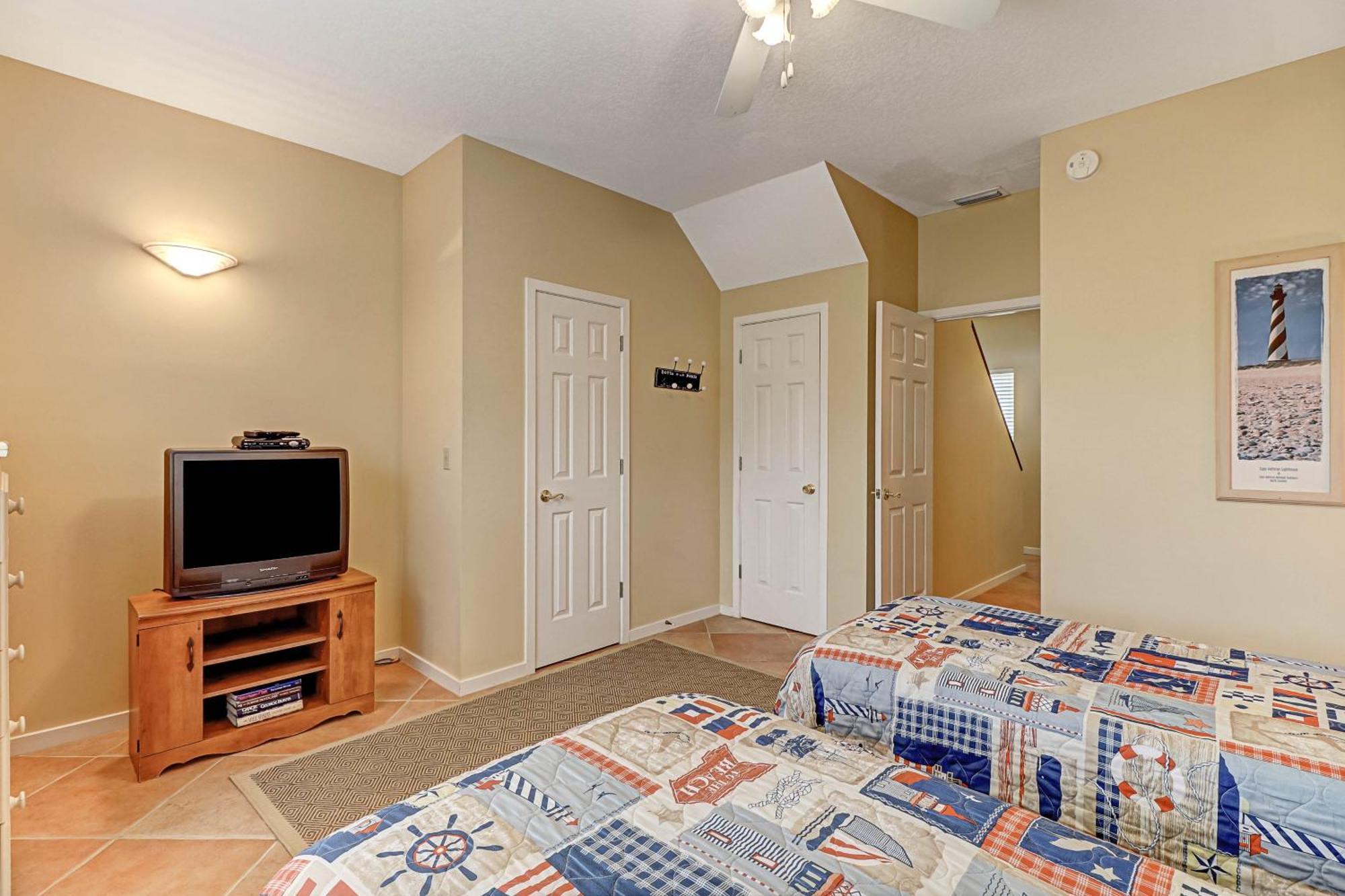 2641a S Fletcher Ave Holiday home *