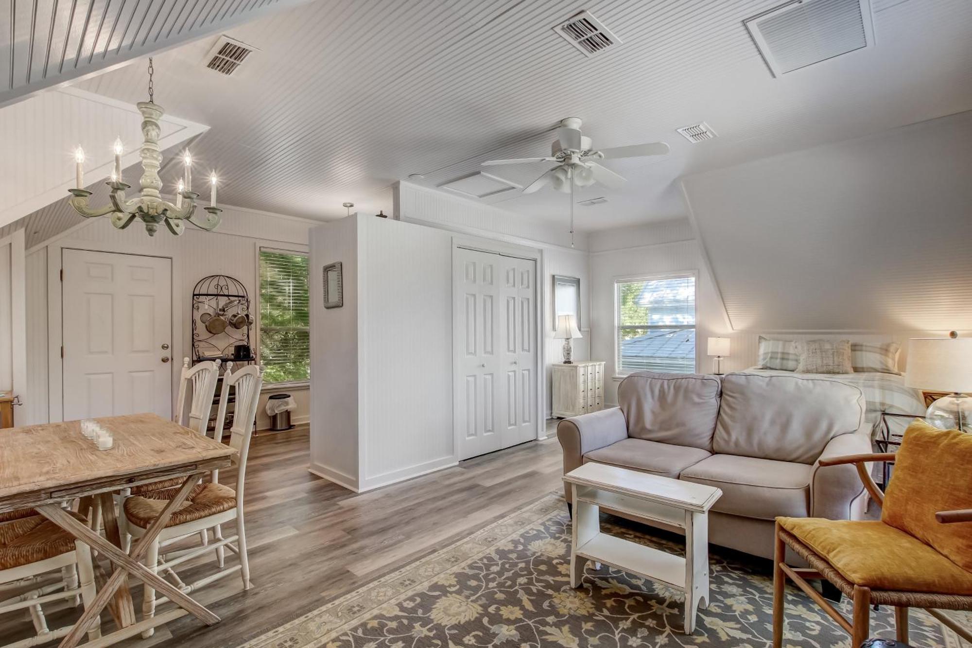 Adorable Dog Friendly Garage In The Historic District Of Old Town Holiday home *