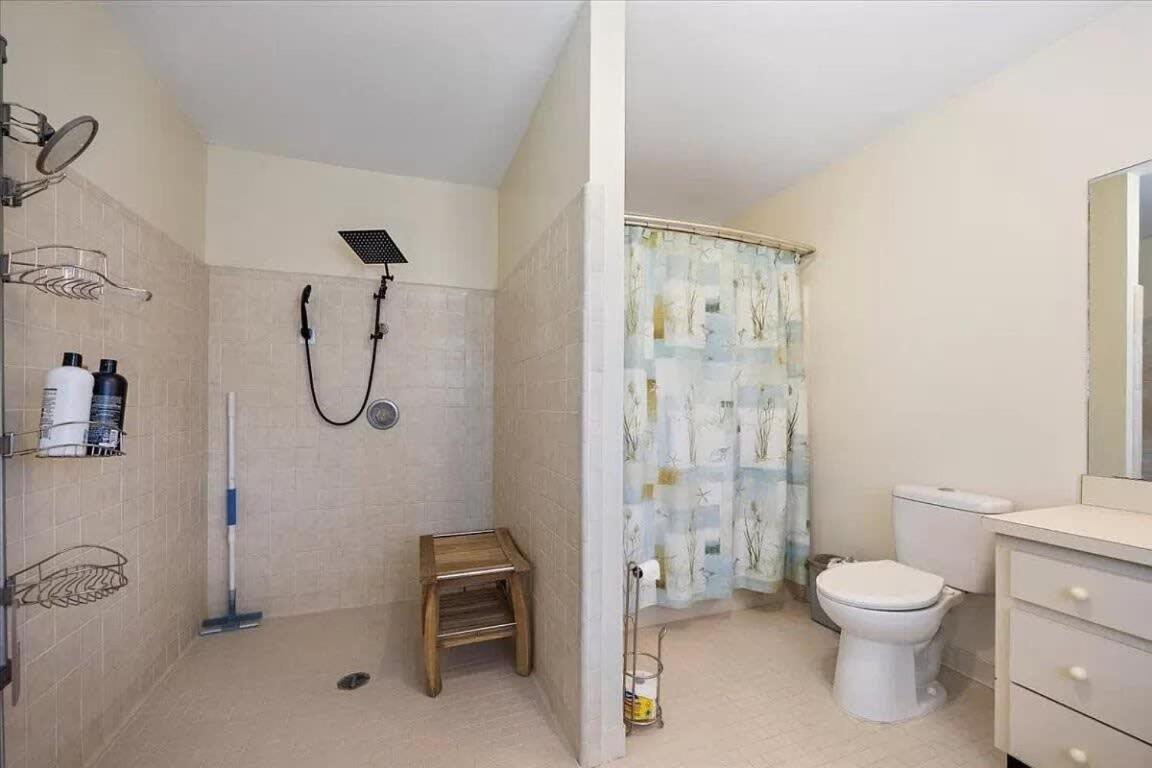 Tranquil Oasis- Fish Pond & Private Island Access Holiday home *