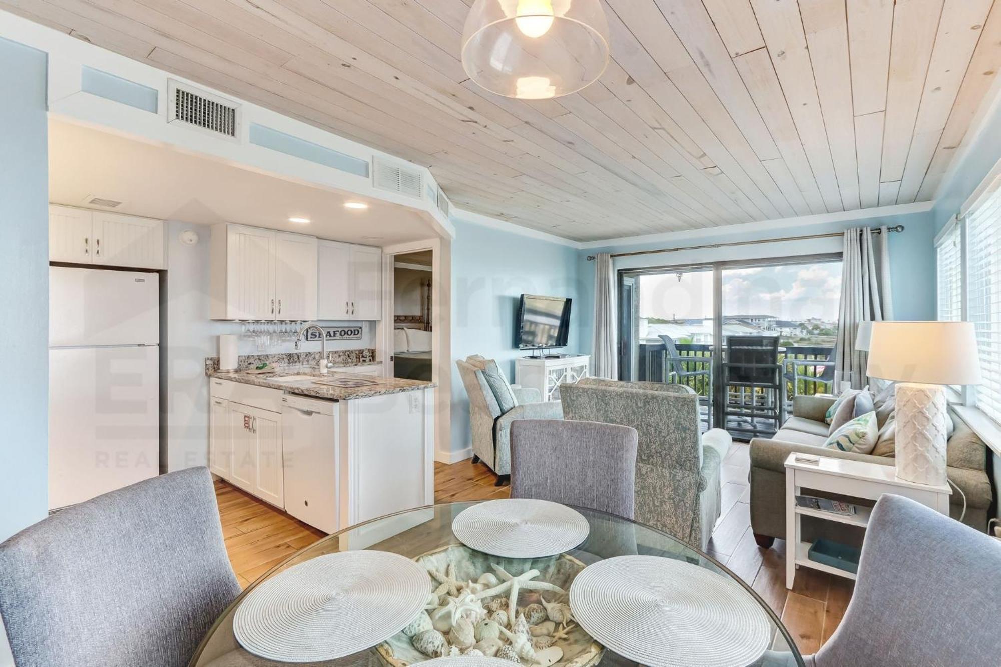 Apartment W Salt Water Pool *
