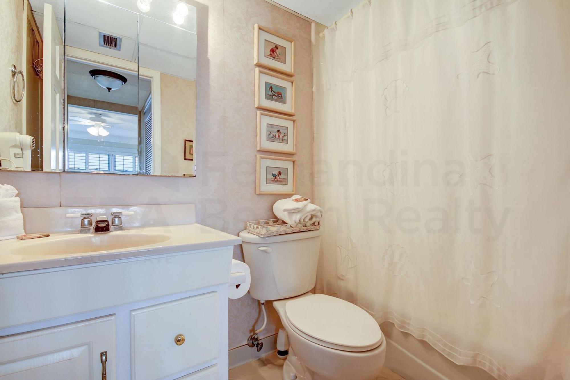 Family Friendly 6th Floor 3 Bed/2 Bath Beachfront Sleeps 8. Ocean View Balcony & Pool. * Fernandina Beach