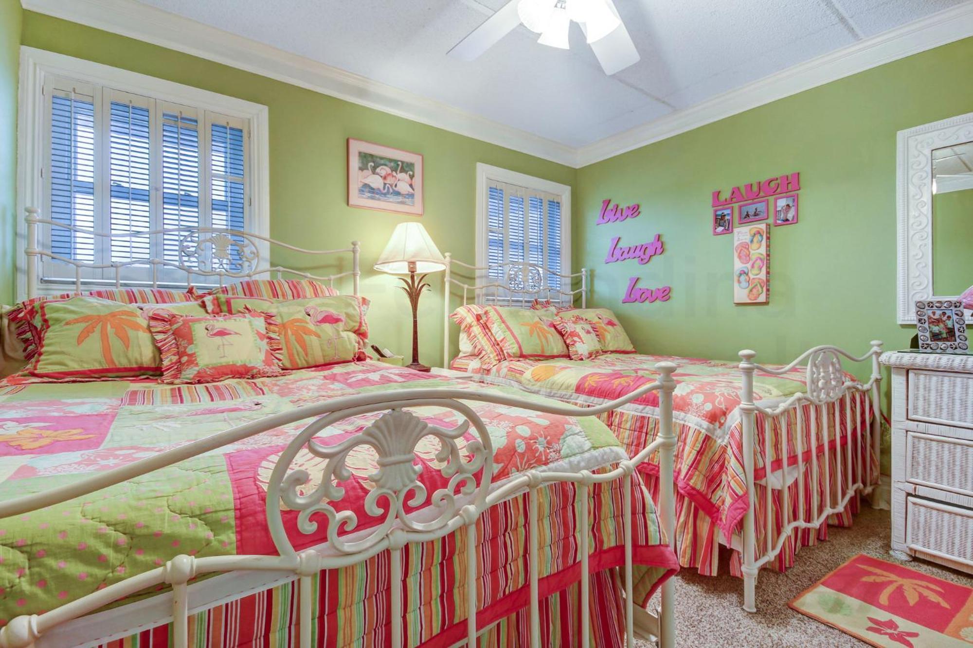 Holiday home Family Friendly 6th Floor 3 Bed/2 Bath Beachfront Sleeps 8. Ocean View Balcony & Pool.