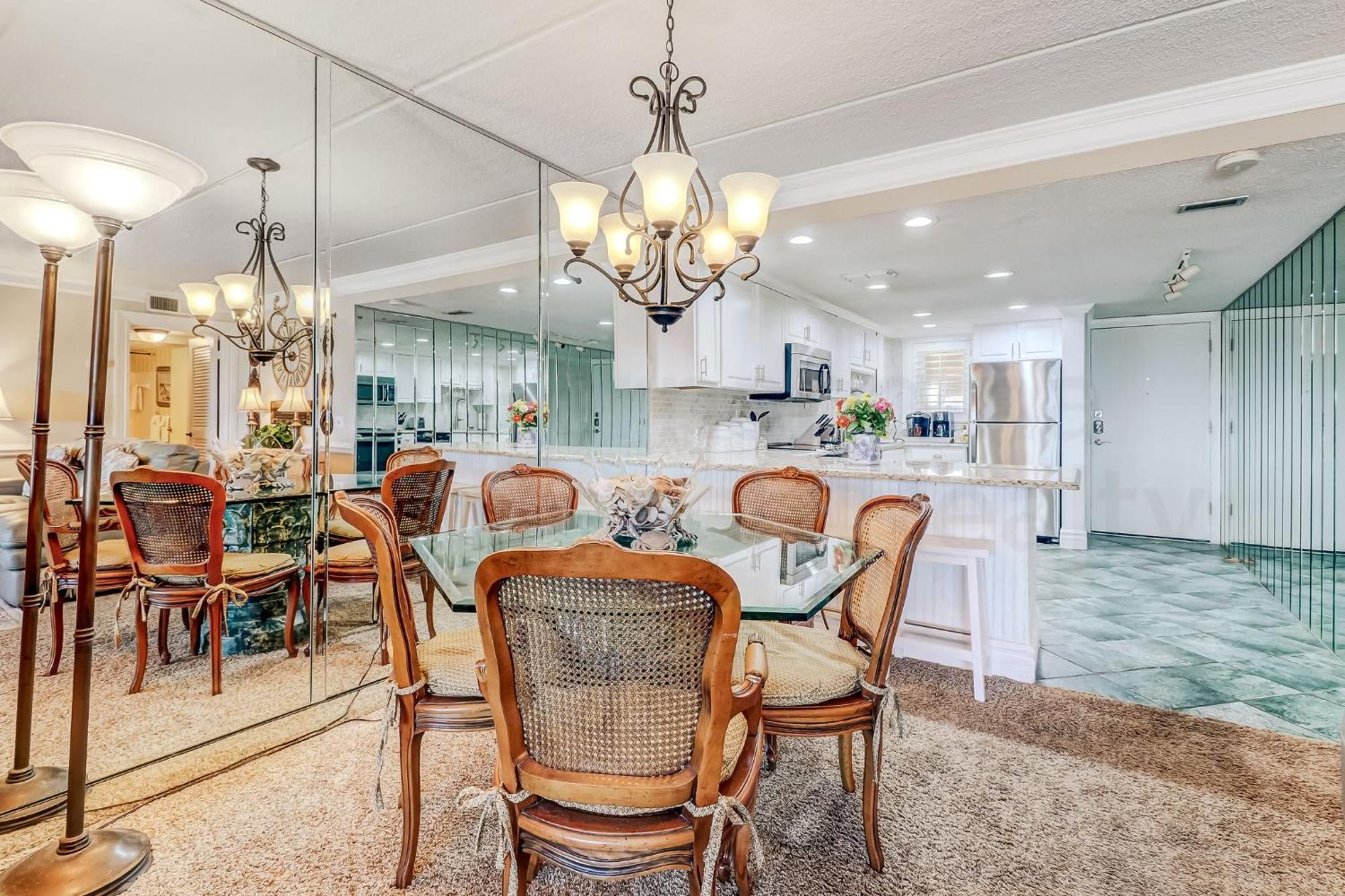 Family Friendly 6th Floor 3 Bed/2 Bath Beachfront Sleeps 8. Ocean View Balcony & Pool. Holiday home