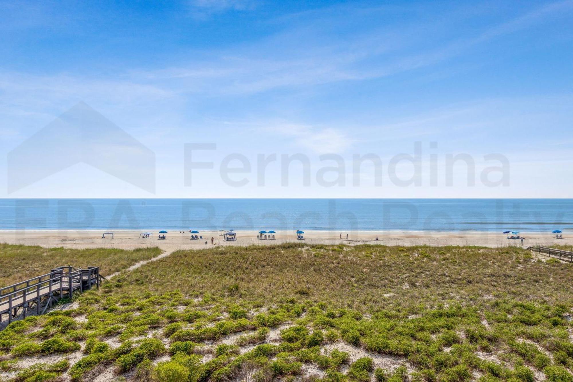 Updated 3rd Floor, 2 Bed/2 Bath Oceanfront Sleeps 6. View Balcony & Pool Holiday home