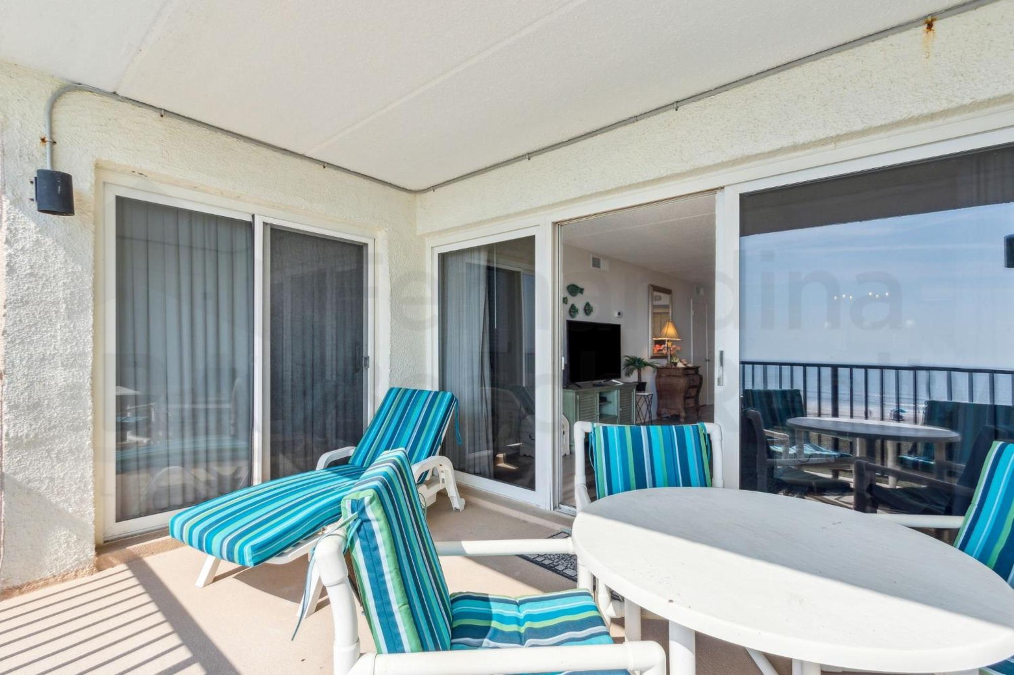 Updated 3rd Floor, 2 Bed/2 Bath Oceanfront Sleeps 6. View Balcony & Pool *