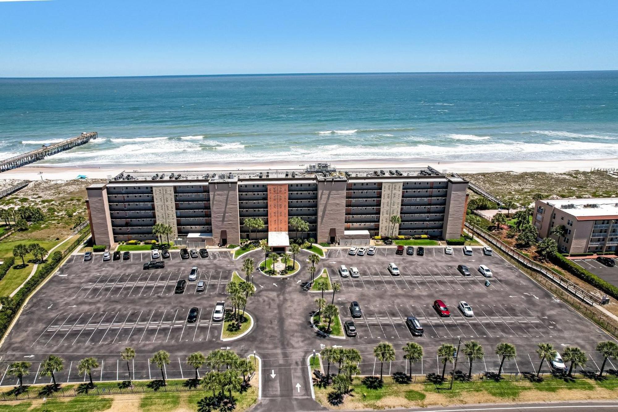 Updated 3rd Floor, 2 Bed/2 Bath Oceanfront Sleeps 6. View Balcony & Pool * Fernandina Beach