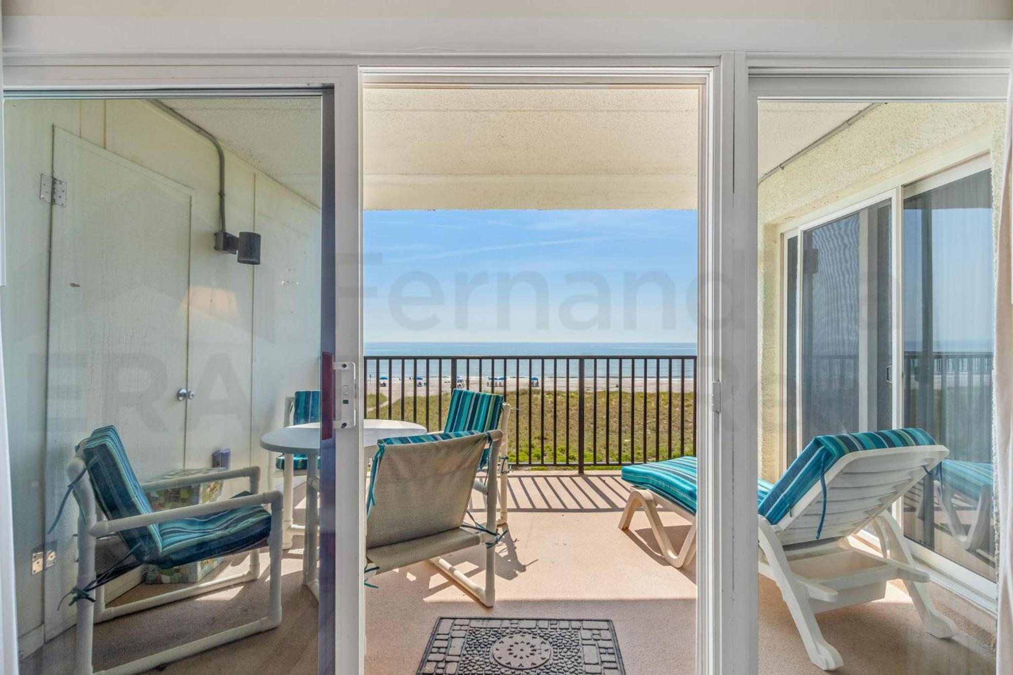 Updated 3rd Floor, 2 Bed/2 Bath Oceanfront Sleeps 6. View Balcony & Pool Fernandina Beach