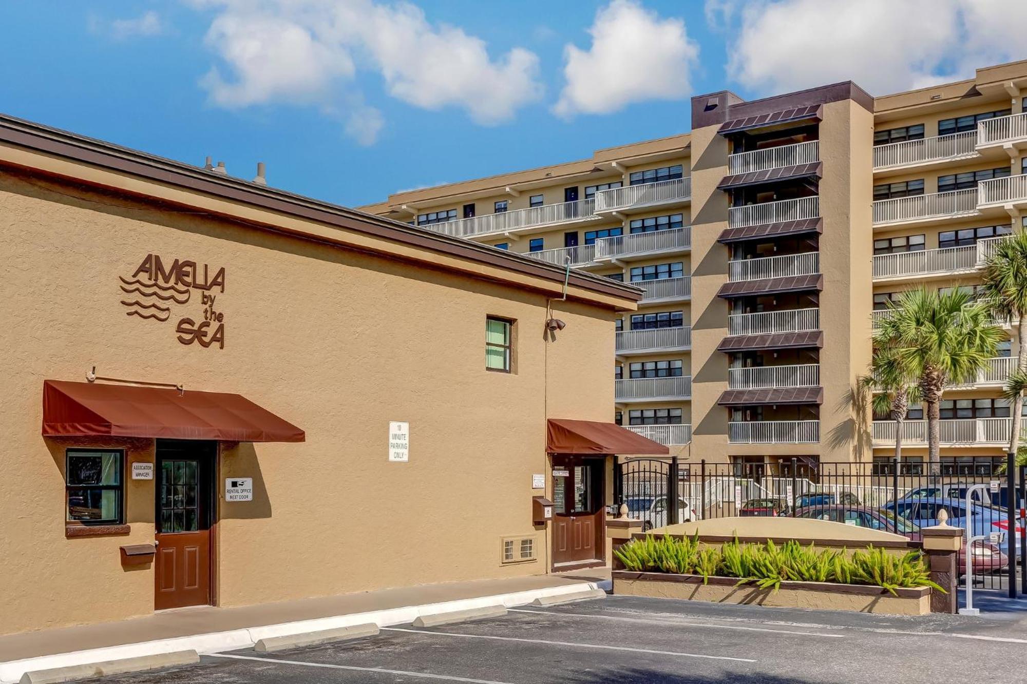 Beautiful 3 Bedroom Oceanfront On The 5th Floor With Fishing Pier! 557 Amelia By The Sea