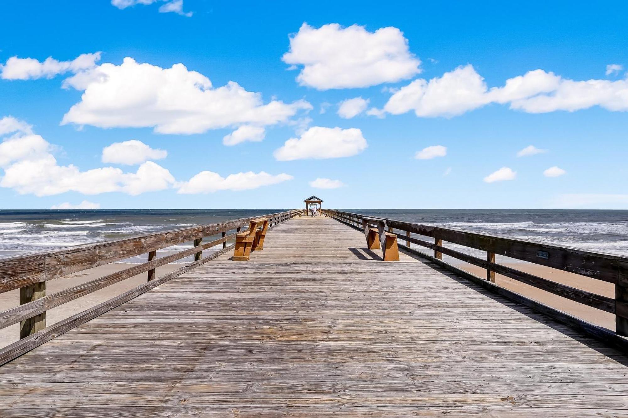 Beautiful 3 Bedroom Oceanfront On The 5th Floor With Fishing Pier! 557 Amelia By The Sea Fernandina Beach