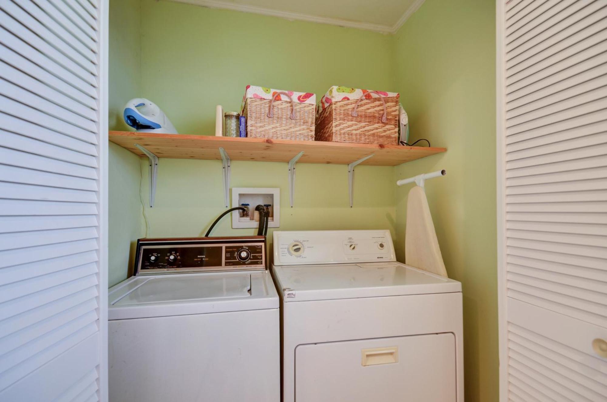 Dog Friendly, Ground Floor Unit Close To 27-hole Golf Course. *