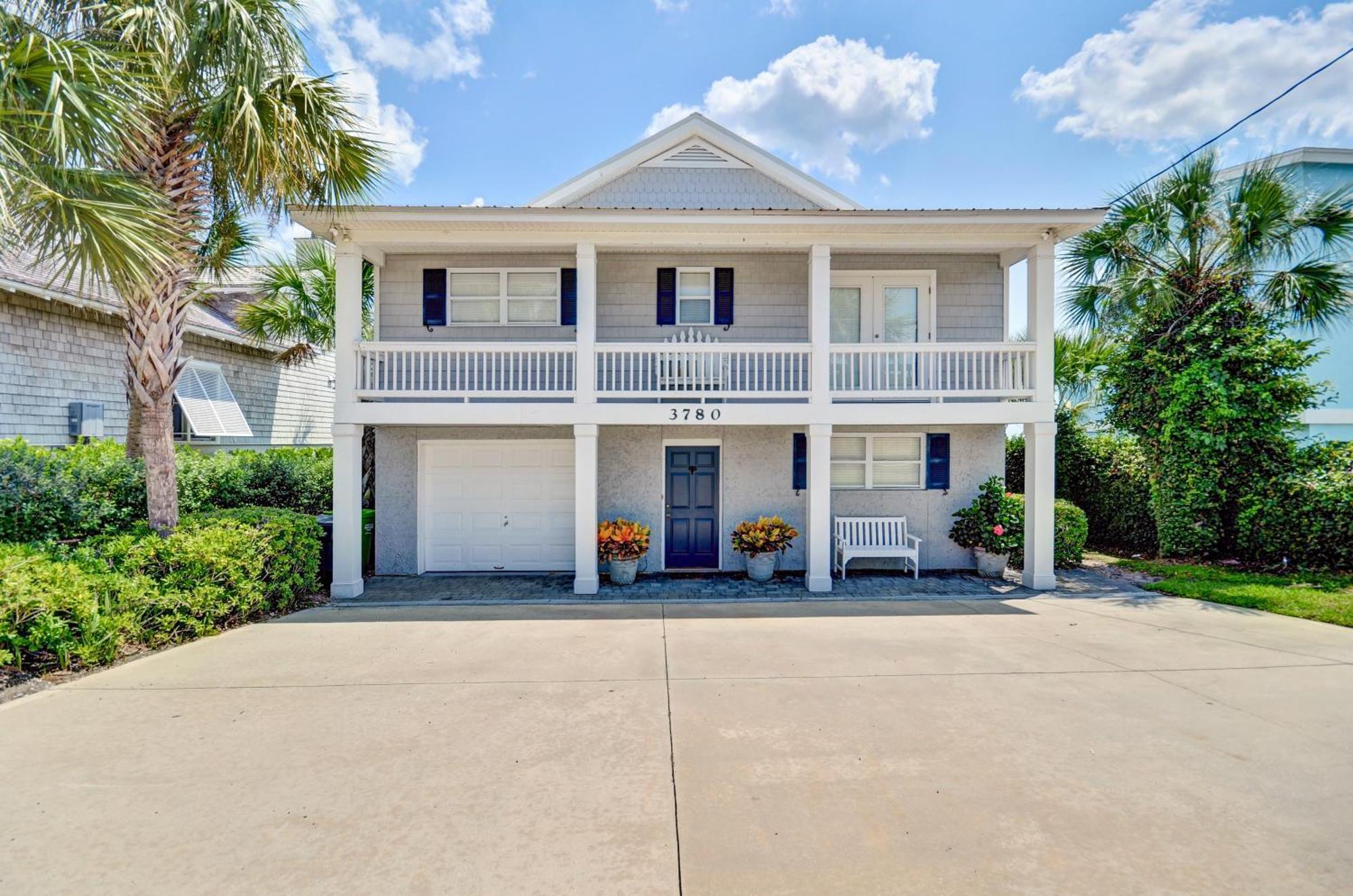 Dog Friendly, Ground Floor Unit Close To 27-hole Golf Course.
