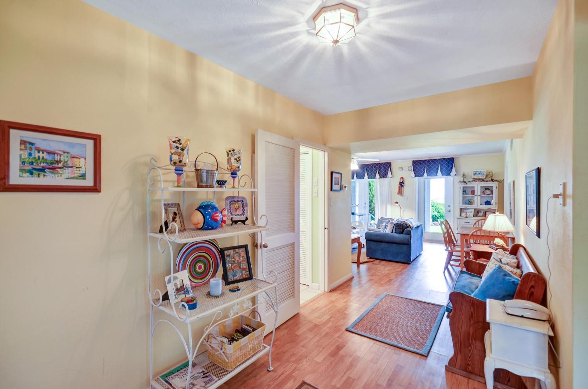 Dog Friendly, Ground Floor Unit Close To 27-hole Golf Course.