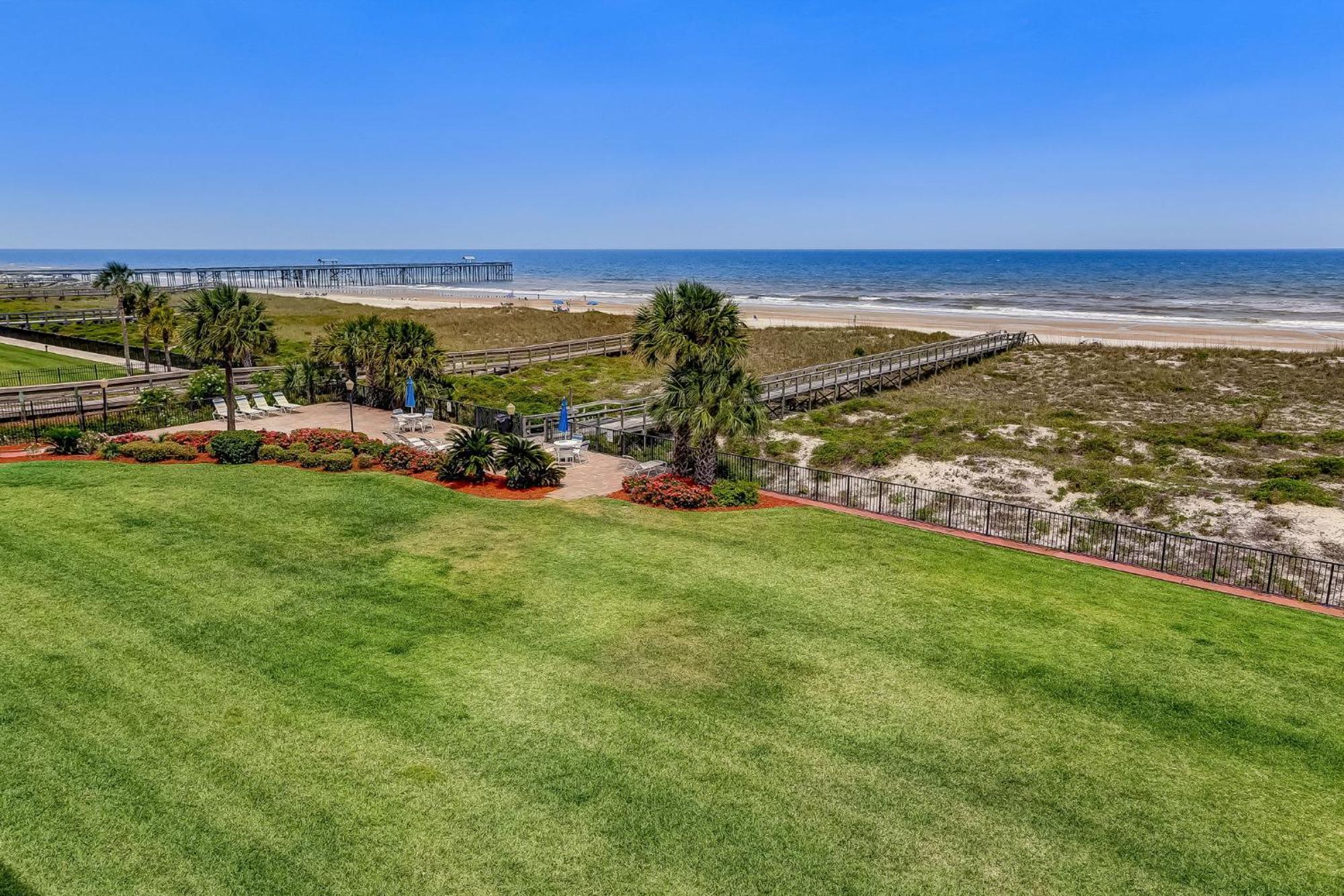 Ocean View From The Master Bedroom And Living With A Spacious Balcony *