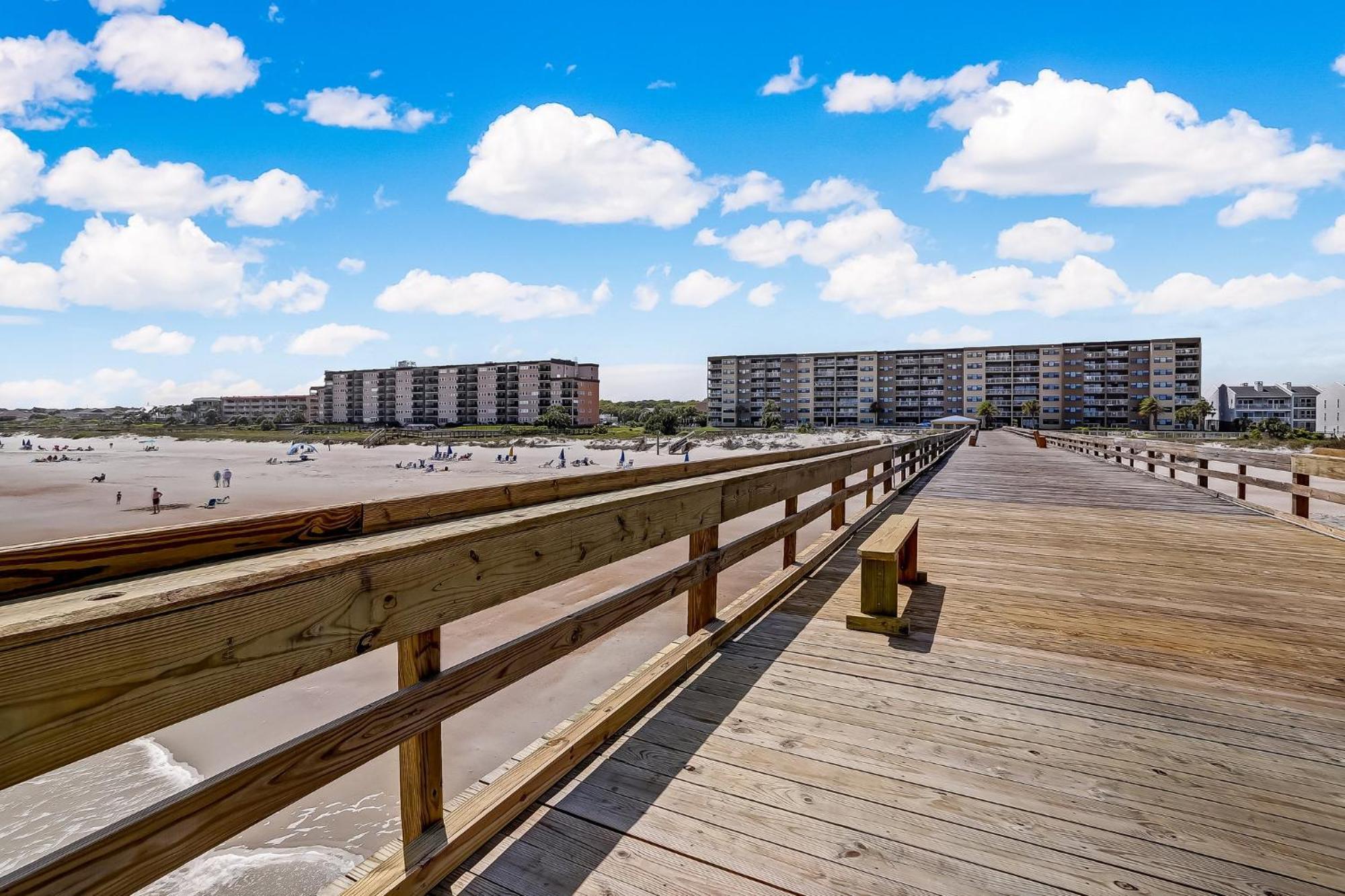 Renovated & Beautiful! Enjoy The Amazing Views From Oceanfront With Fishing Pier! 220 Amelia By The Sea Holiday home
