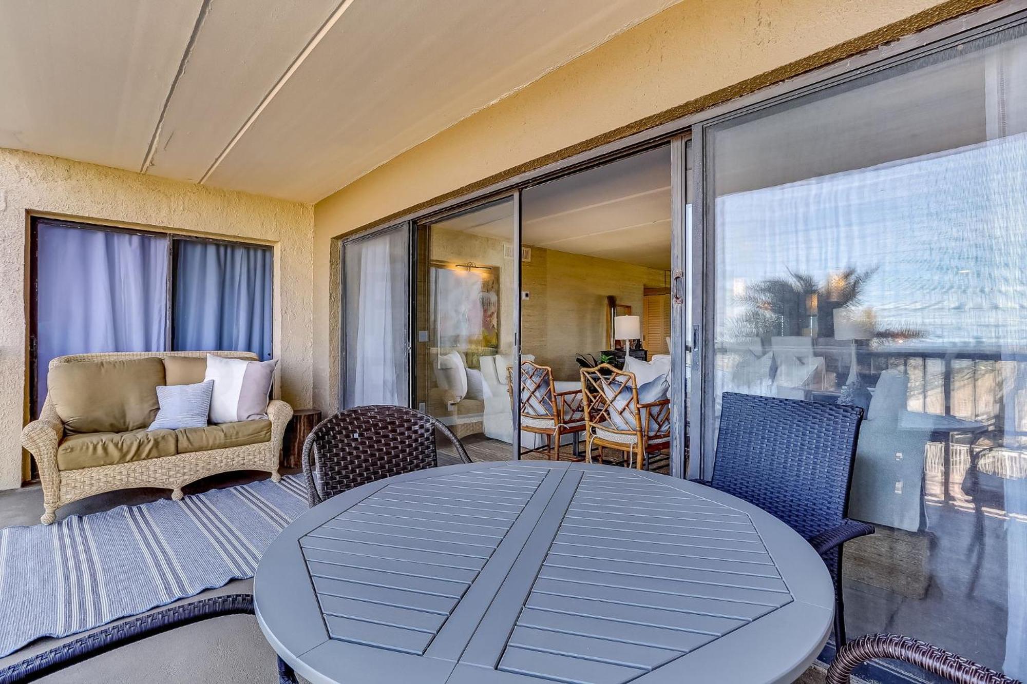 Renovated & Beautiful! Enjoy The Amazing Views From Oceanfront With Fishing Pier! 220 Amelia By The Sea Holiday home