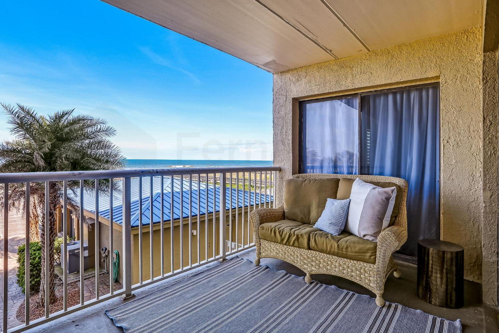 Holiday home Renovated & Beautiful! Enjoy The Amazing Views From Oceanfront With Fishing Pier! 220 Amelia By The Sea Fernandina Beach