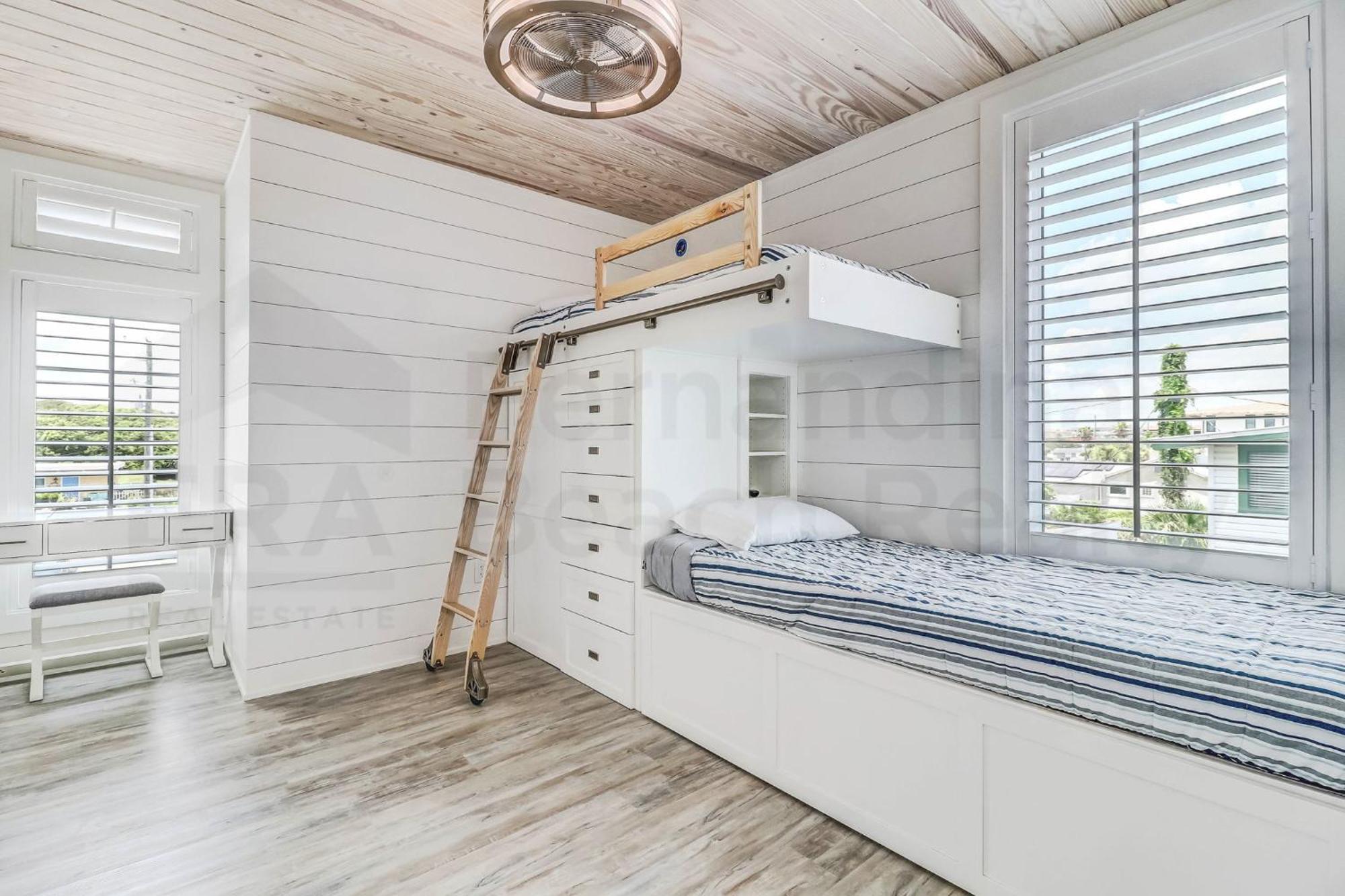 226 S Fletcher Ave 2nd Floor * Fernandina Beach