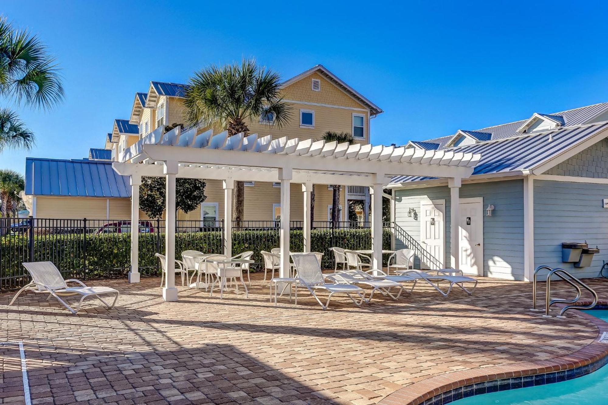 Dog Friendly - 3 Story - Spacious End Unit - Within Walking Distance To The Ocean! 2142 Cape Sound * Fernandina Beach