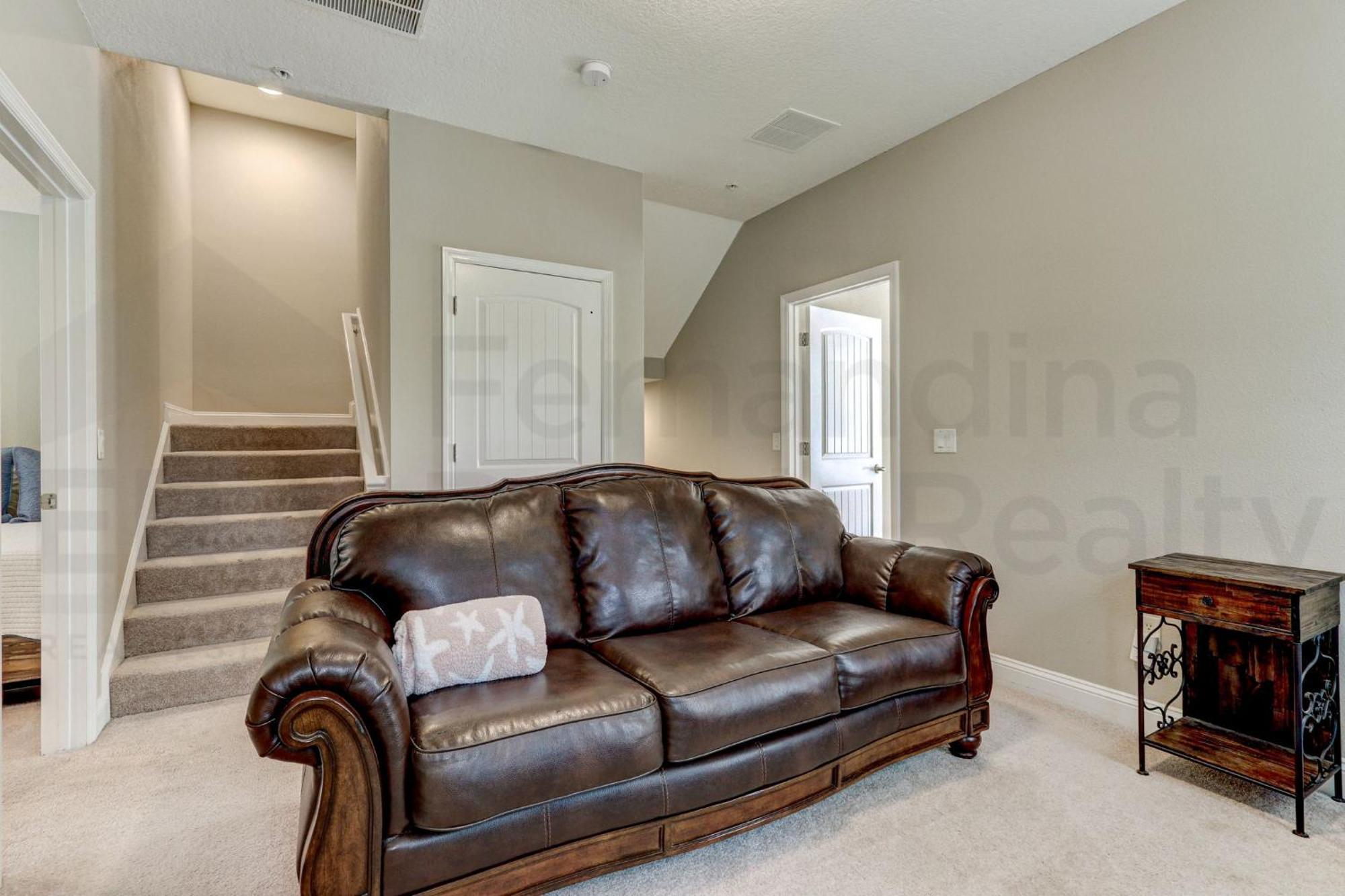 Dog Friendly - 3 Story - Spacious End Unit - Within Walking Distance To The Ocean! 2142 Cape Sound