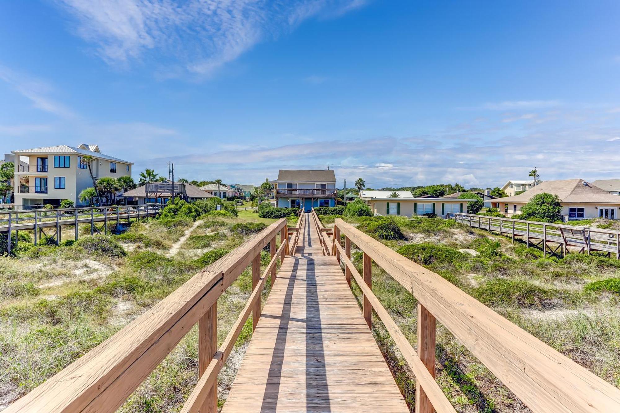 Dog Friendly-enjoy The Sun And Endless Ocean Views From The Upper Deck 2158a S Fletcher Ave Holiday home *