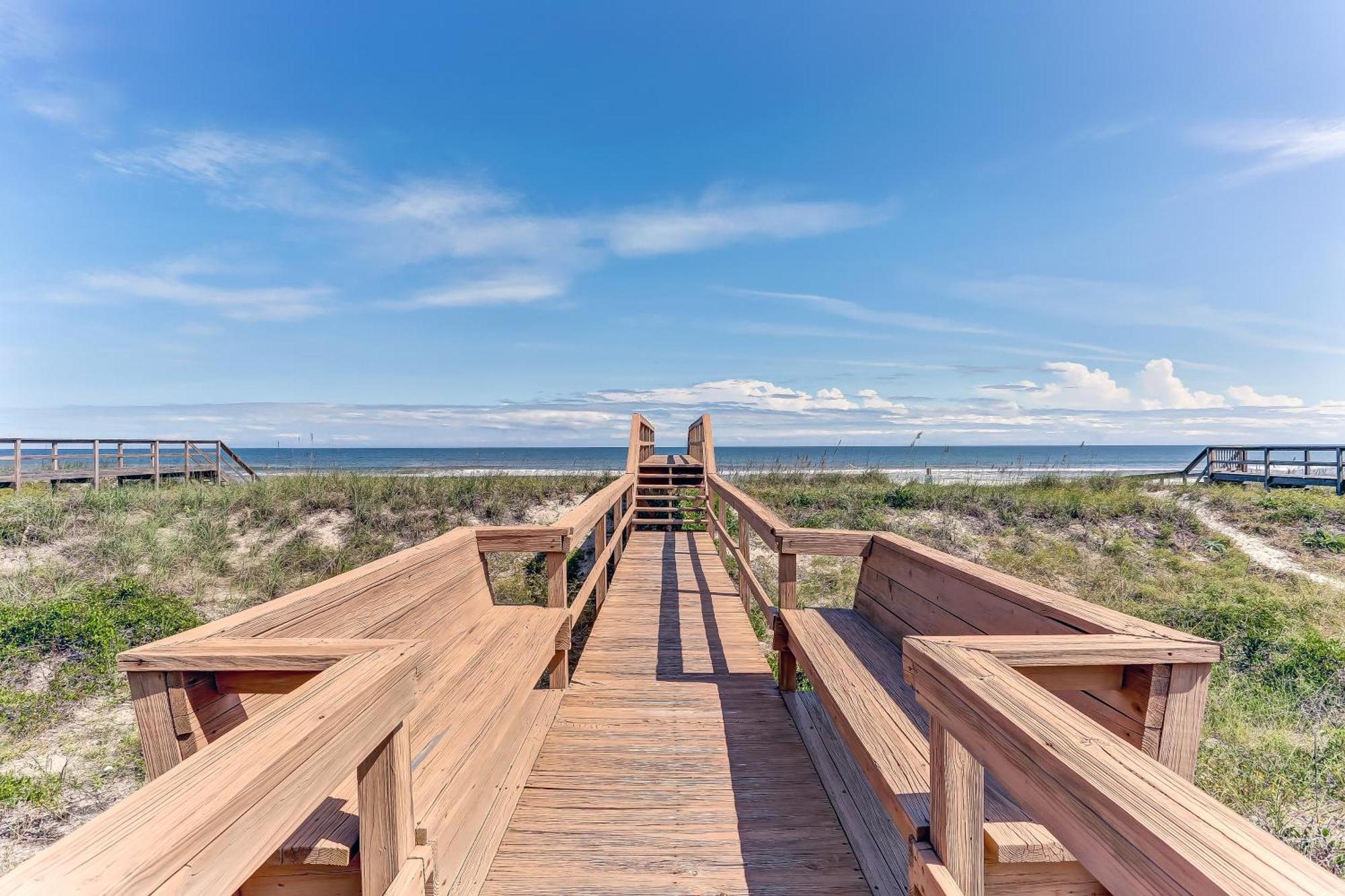Dog Friendly-enjoy The Sun And Endless Ocean Views From The Upper Deck 2158a S Fletcher Ave *
