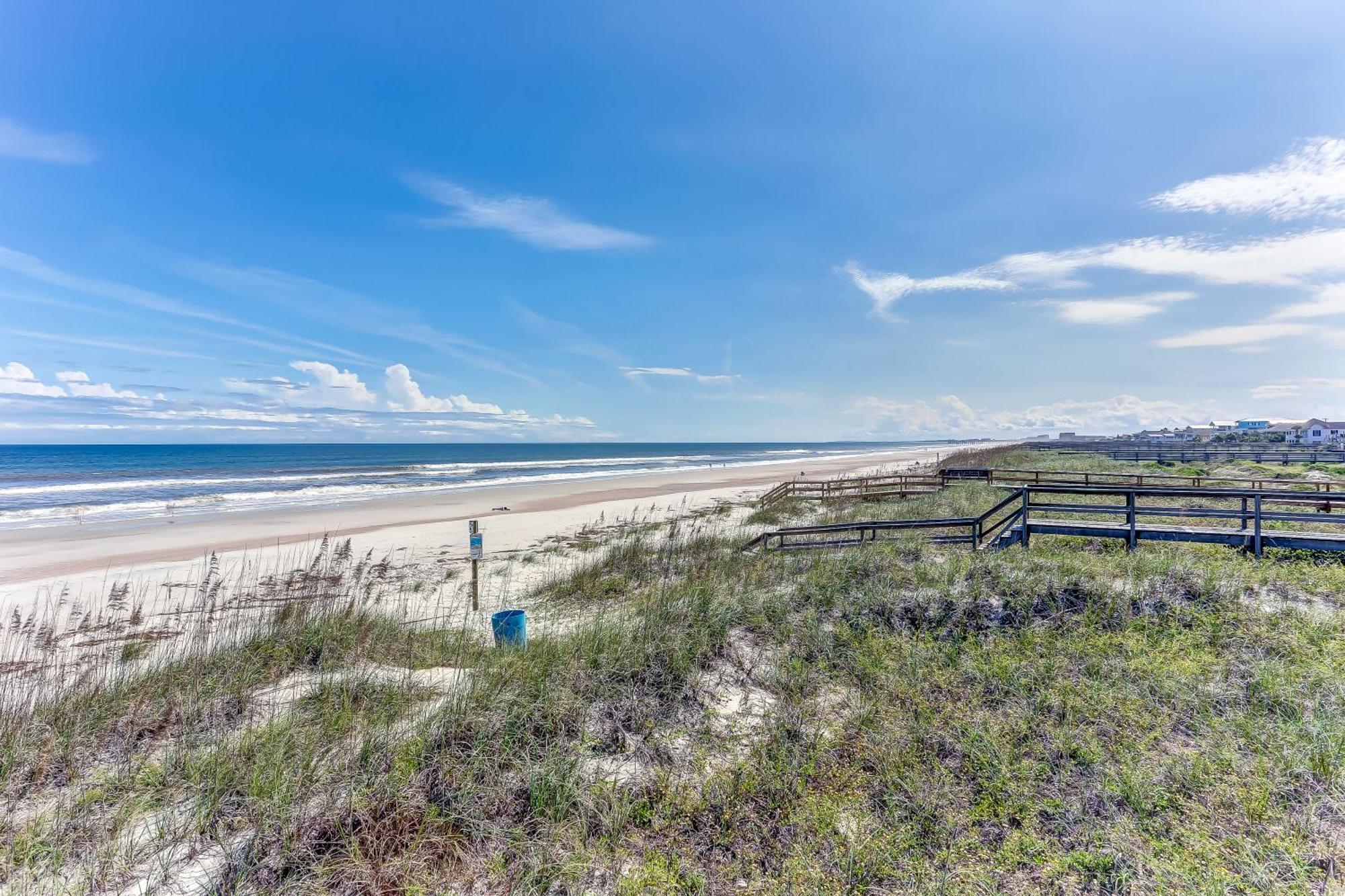 Holiday home Dog Friendly-enjoy The Sun And Endless Ocean Views From The Upper Deck 2158a S Fletcher Ave