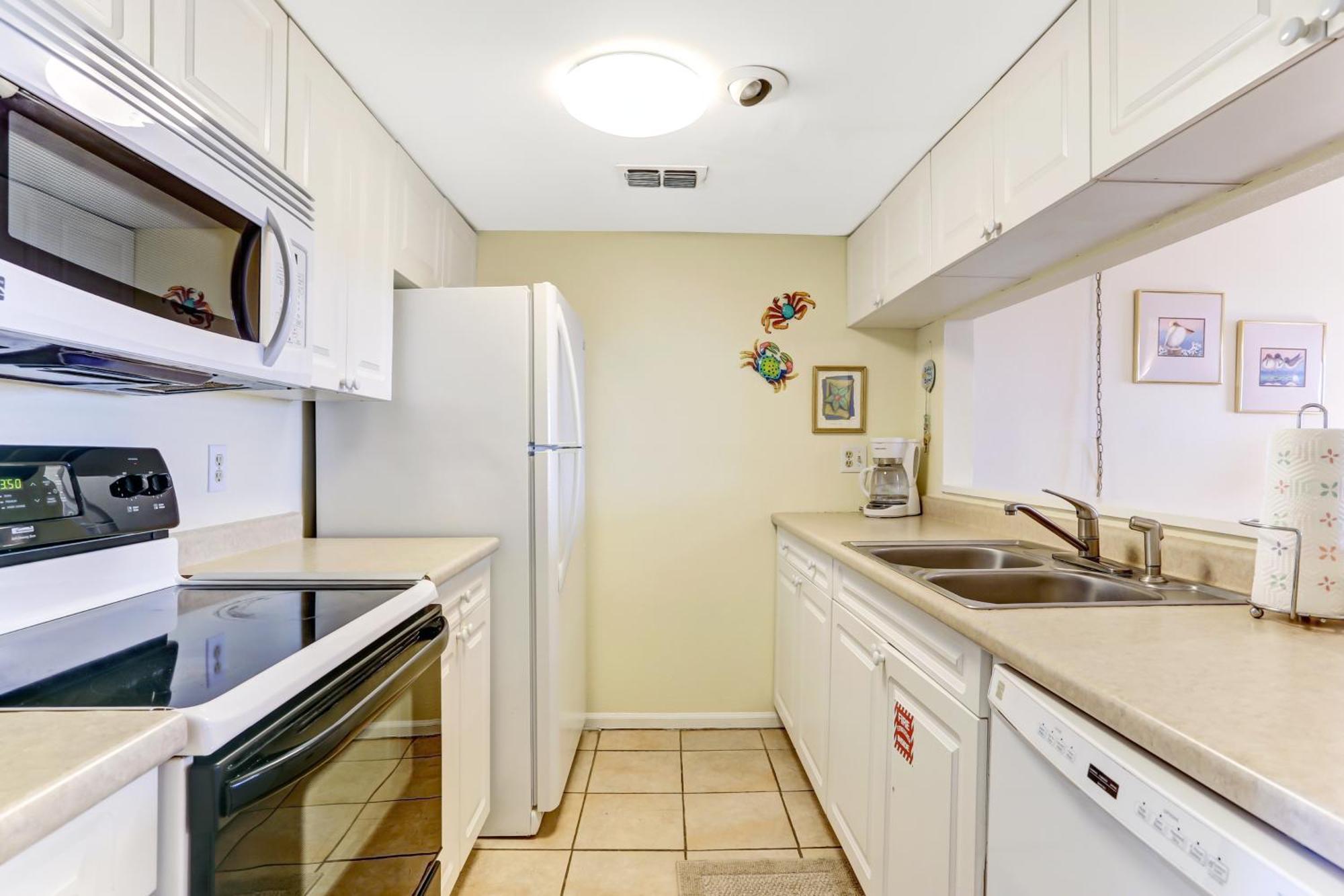 Dog Friendly-enjoy The Sun And Endless Ocean Views From The Upper Deck 2158a S Fletcher Ave Holiday home