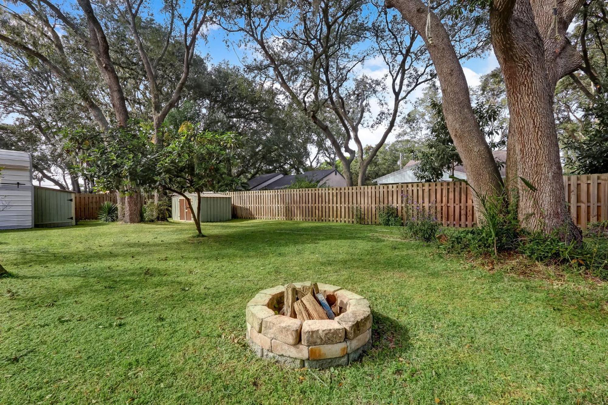 Dog Friendly - Fully Fenced - Boat Or Jet Pad For Up To 24 Feet - Fruit Trees - 1 Week Required Holiday home Fernandina Beach