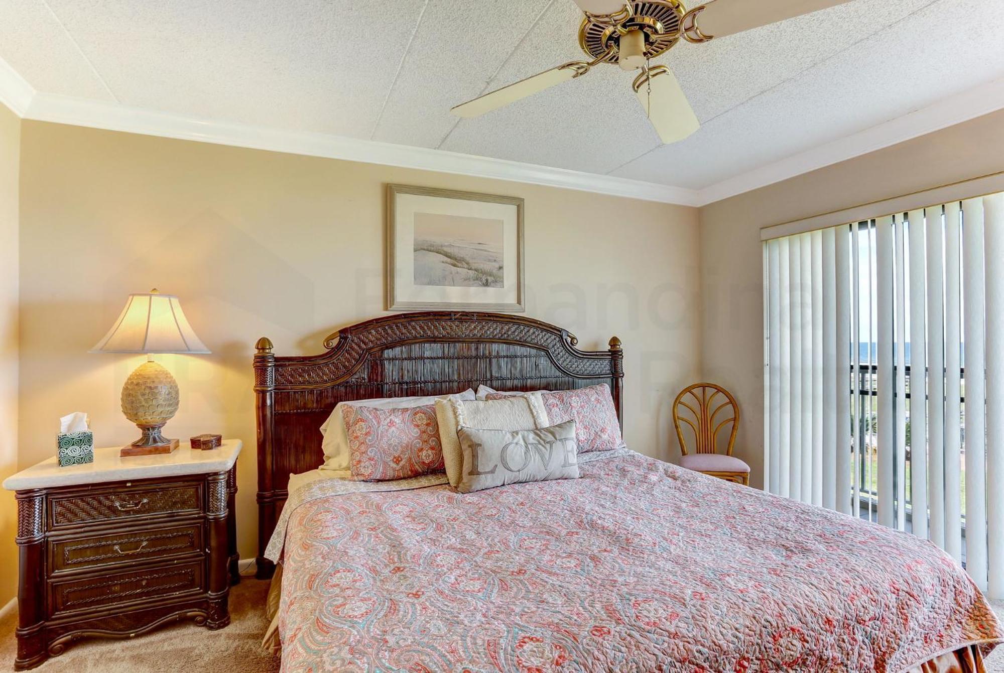 Holiday home Renovated In Small Quiet Complex. Relaxation Comes Easy Here. One Assigned Parking *