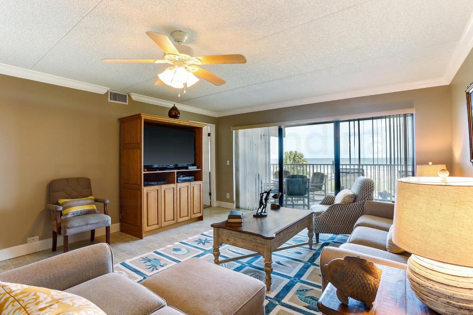 Renovated In Small Quiet Complex. Relaxation Comes Easy Here. One Assigned Parking Holiday home