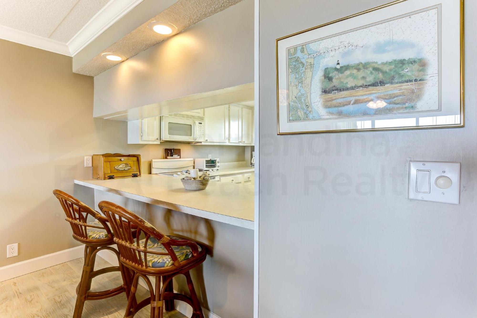 Renovated In Small Quiet Complex. Relaxation Comes Easy Here. One Assigned Parking Holiday home *