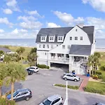 Elizabeth Pointe Lodge