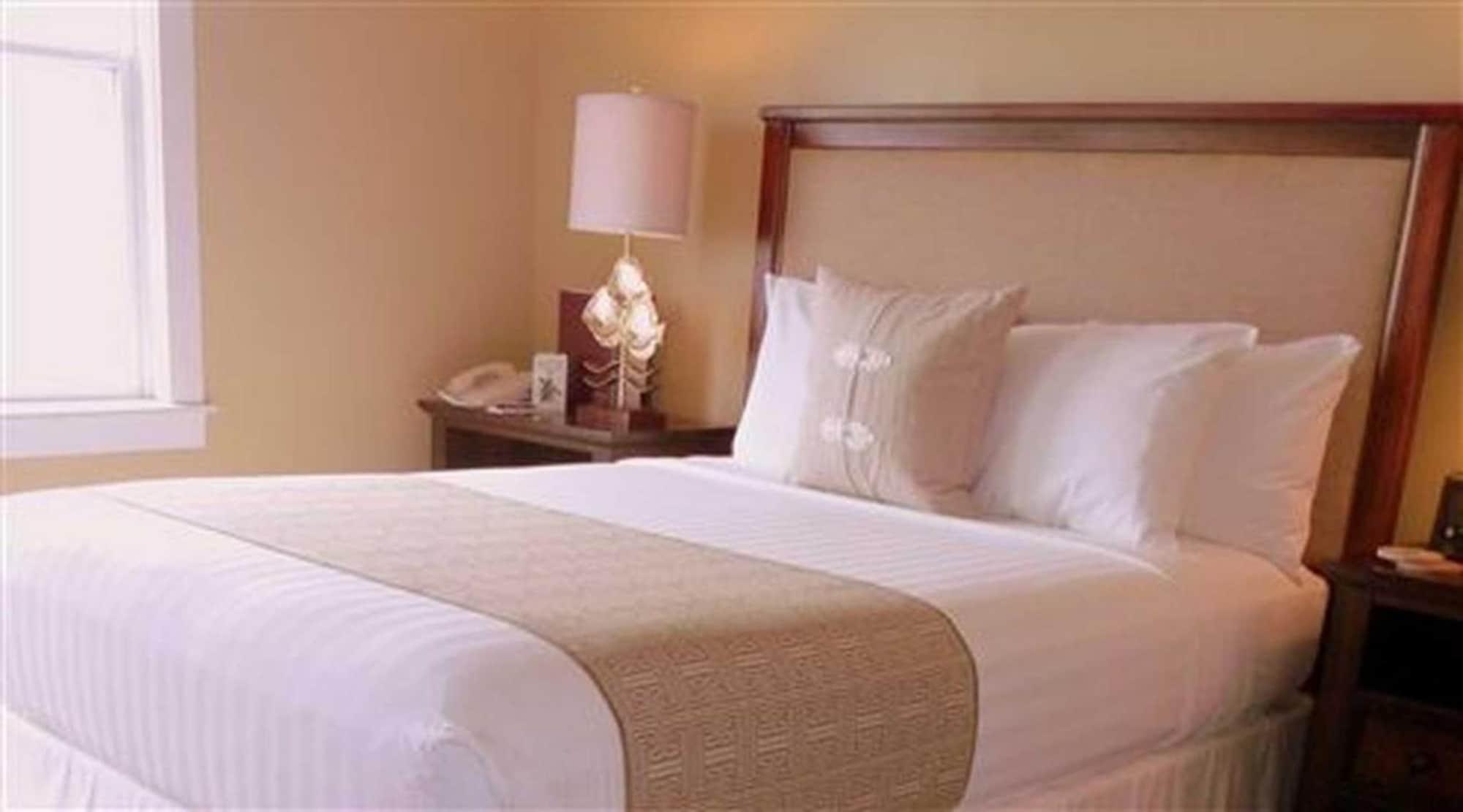 Hotel Elizabeth Pointe 3*