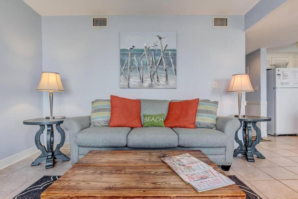 Apartment Oceanfront Retreat With A Remarkable View. New!